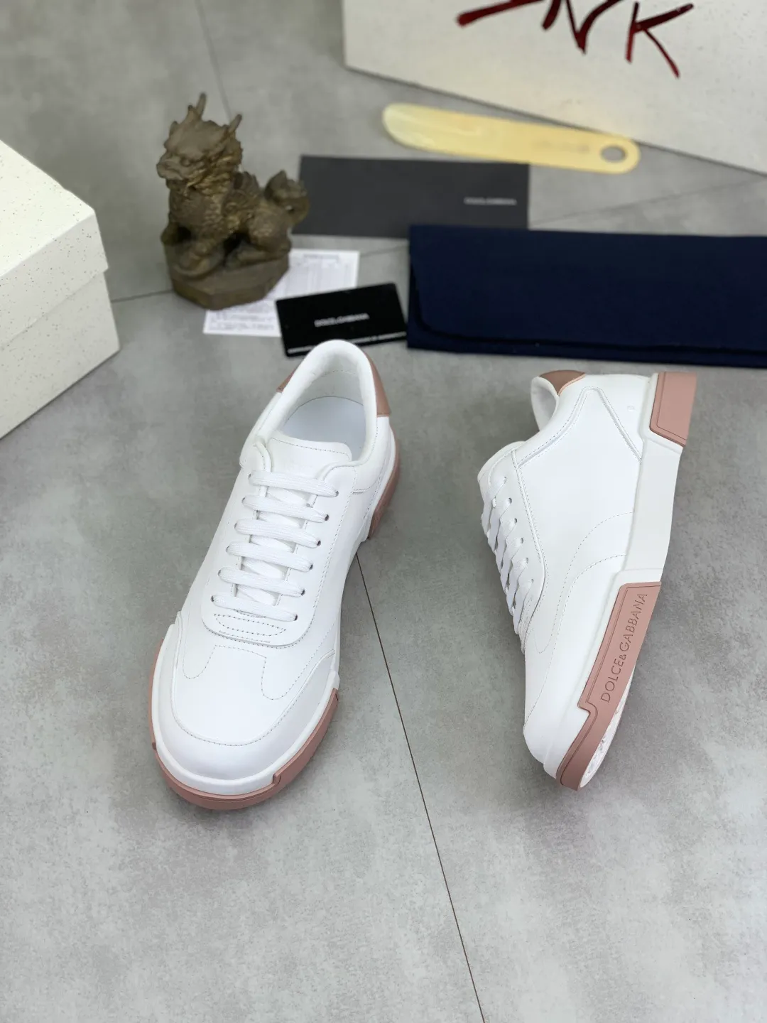 Men's shoes 💰P520 new model (DG-Dolce & Gabbana) latest popular 🔥🔥casual shoes, with brand signature details on the tongue, imported first-layer pebbled cowhide fabric, fashionable and versatile, can add luster to various looks. Create an exquisite design with unique dynamic vitality and modern atmosphere, showing modern elegance. Size: 38-44 (45 46 customized) Color: 4️⃣ colors available